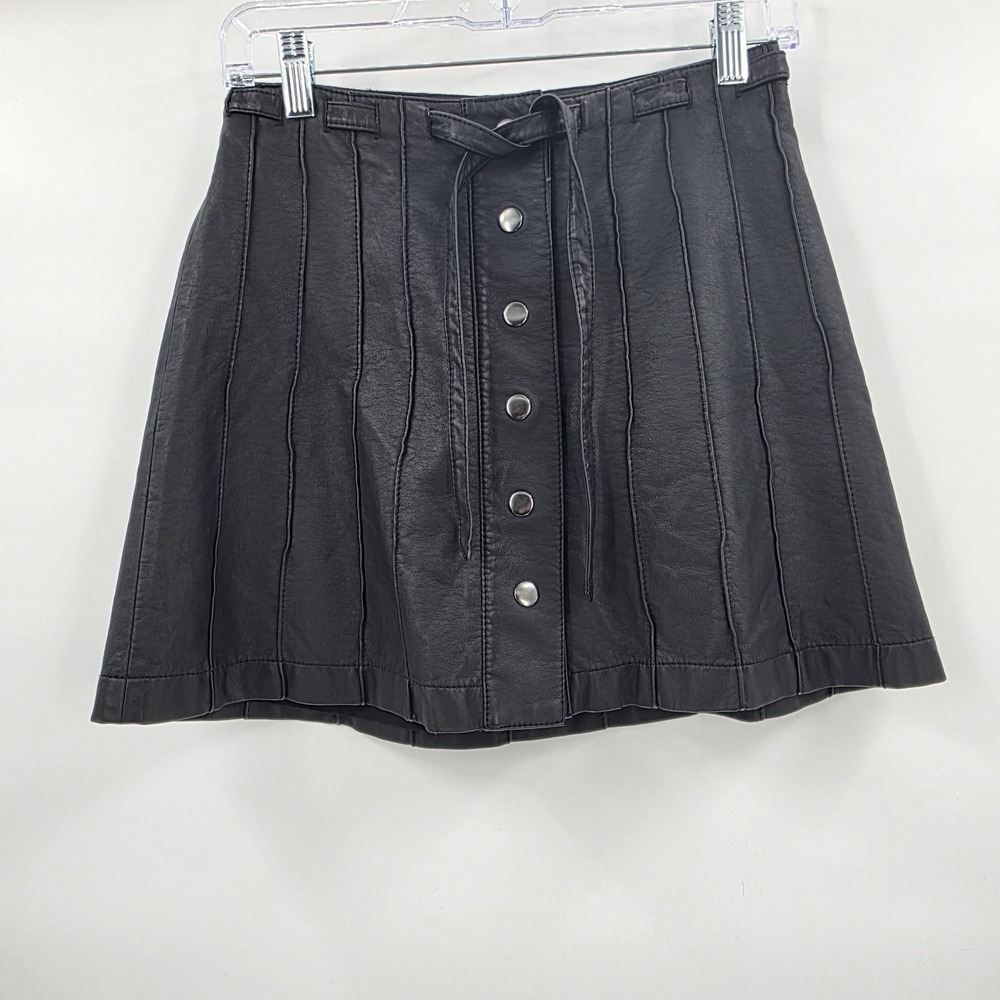 FREE PEOPLE FAUX LEATHER SKIRT WOMENS SIZE 2 BLACK PLEATEE BUTTON DOWN GRUNGE